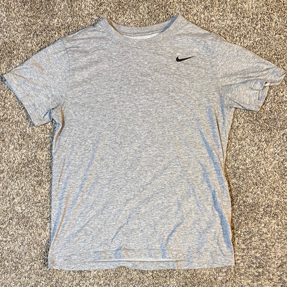 Nike Men's Light Gray Short Sleeve Tee